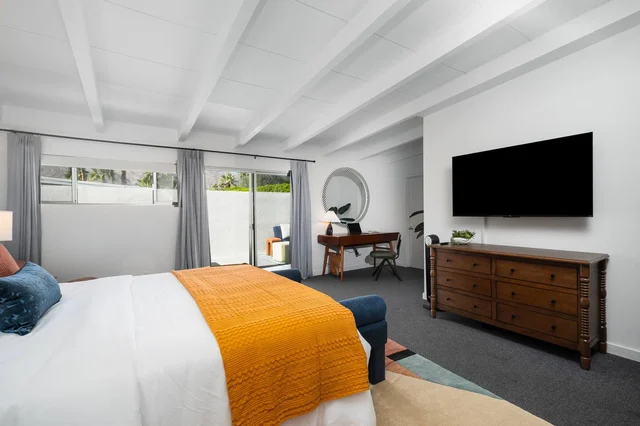 BEDROOM image 1