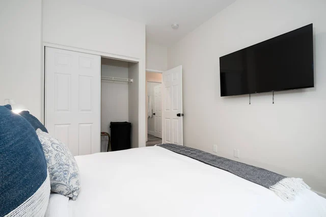 BEDROOM image 1