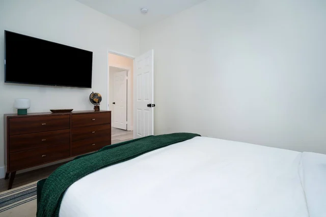 BEDROOM image 1