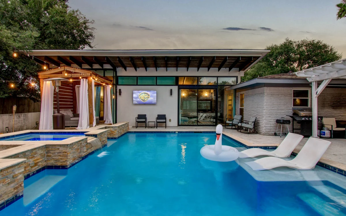 Empress Cabana Spa Bliss #65