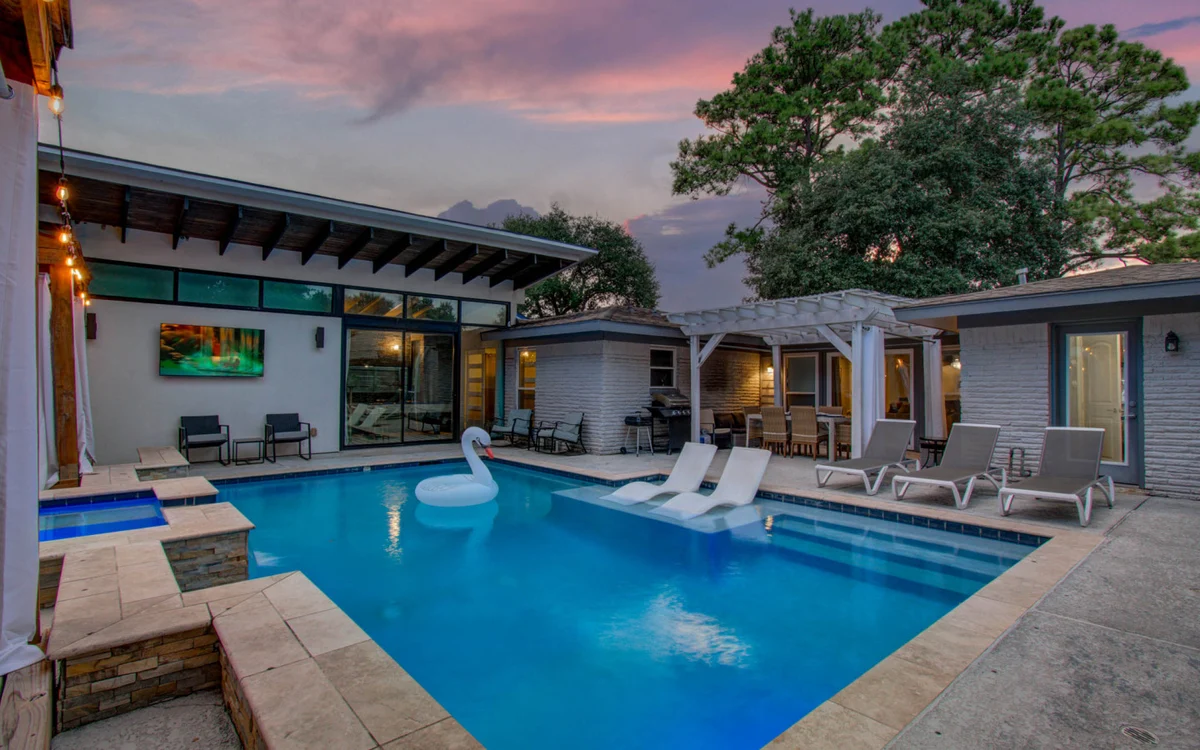 Empress Cabana Spa Bliss #61