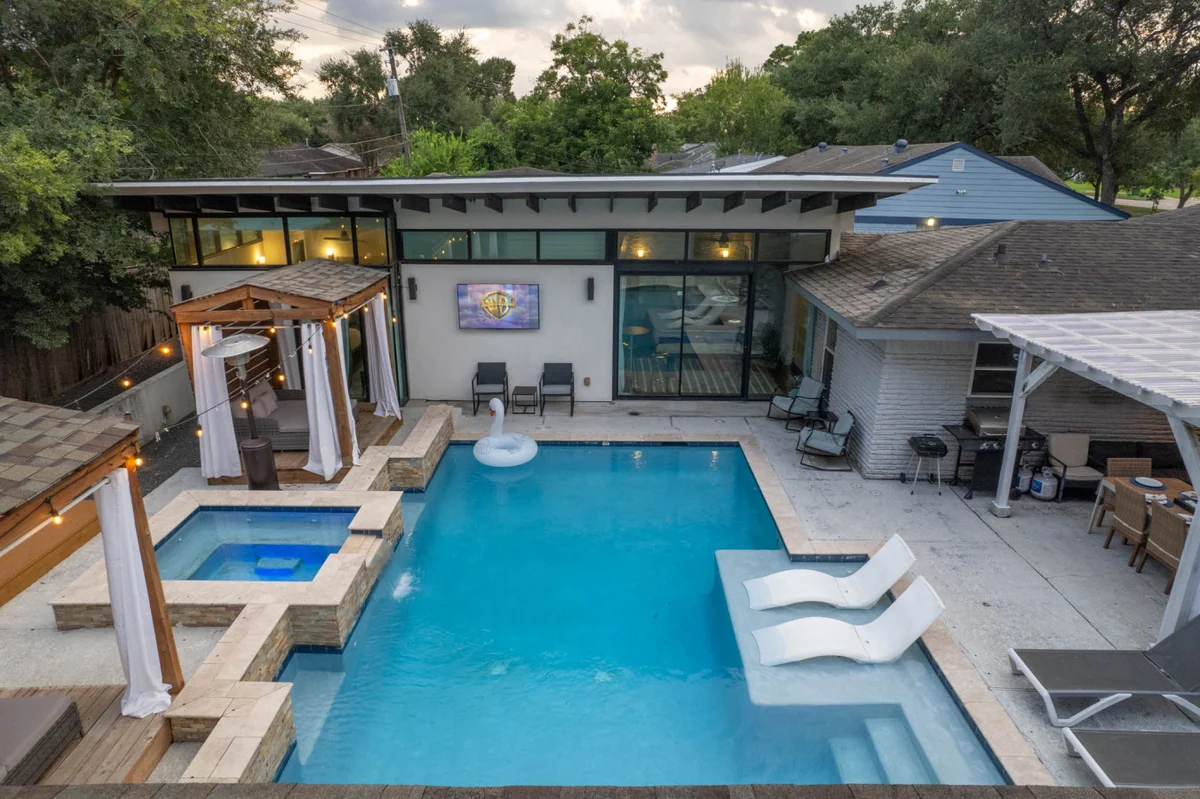 Empress Cabana Spa Bliss #43