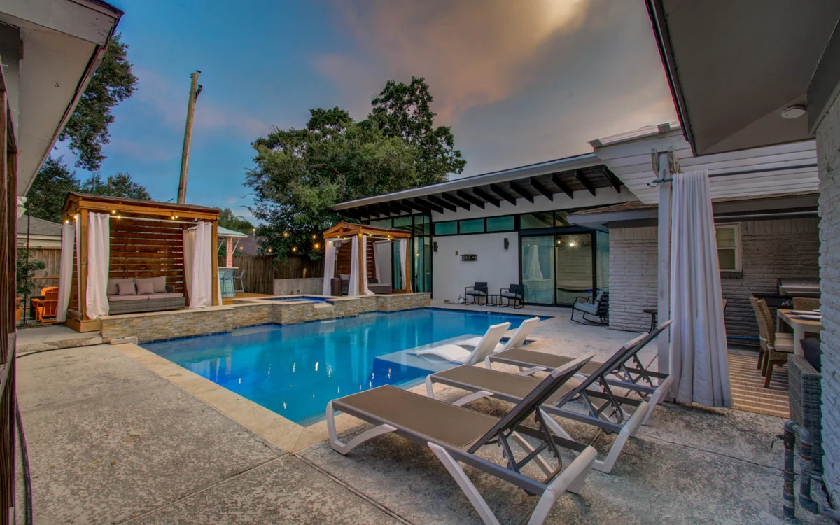 Empress Cabana Spa Bliss #56