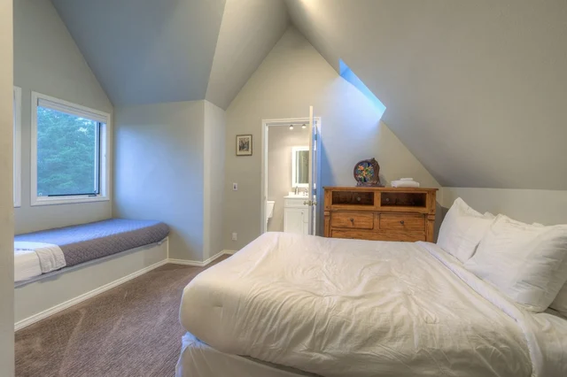 Bedroom 6 image 1