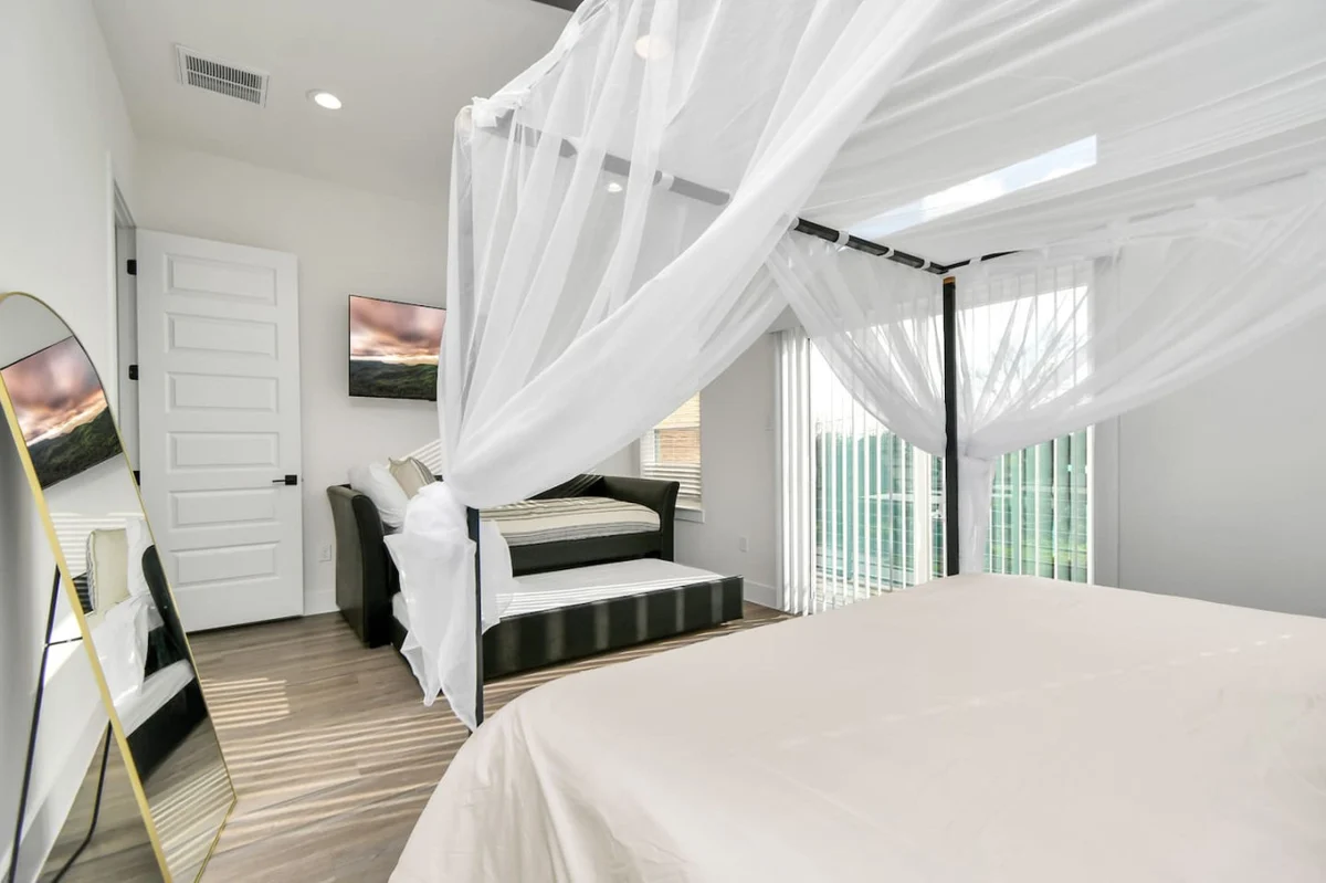 Empress Stylish Retreat #24