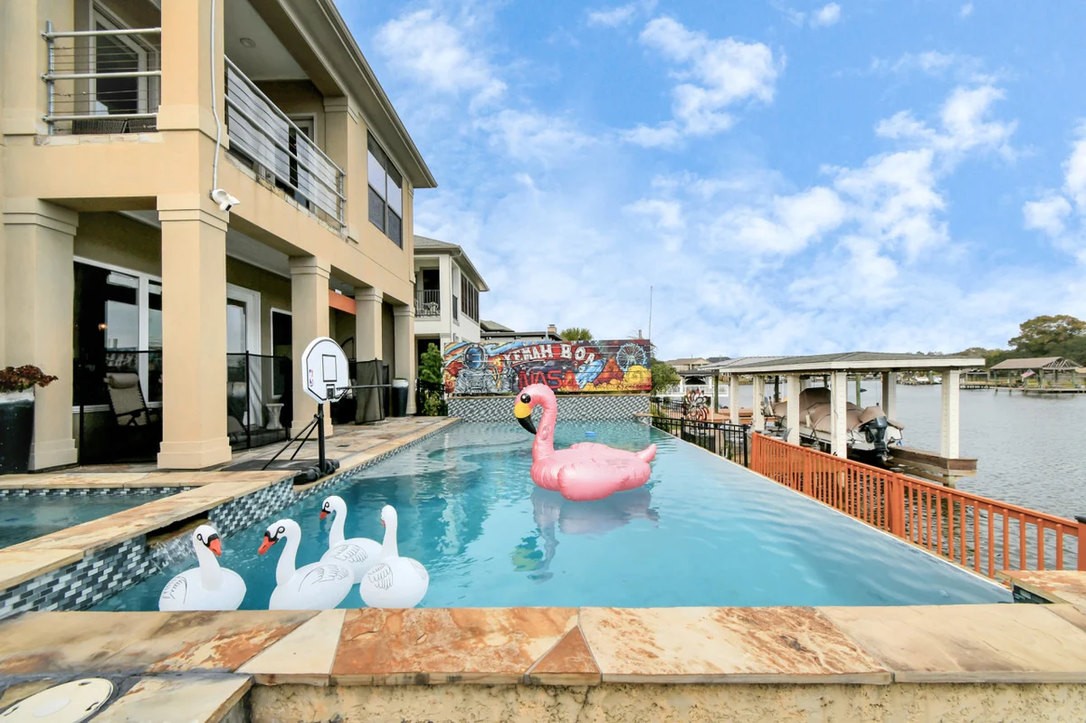 Empress Waterfront Villa #59