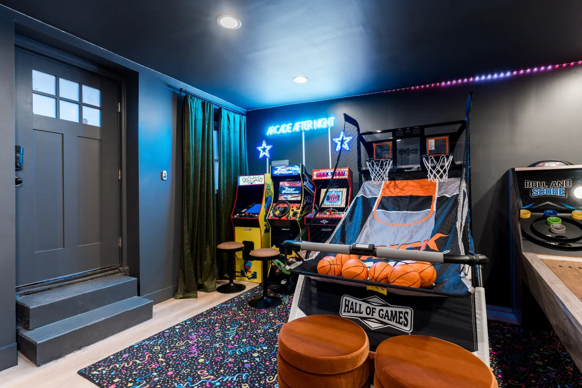 Lou Luxe- Speakeasy, EPIC Arcade, Hottub & FirePit #65