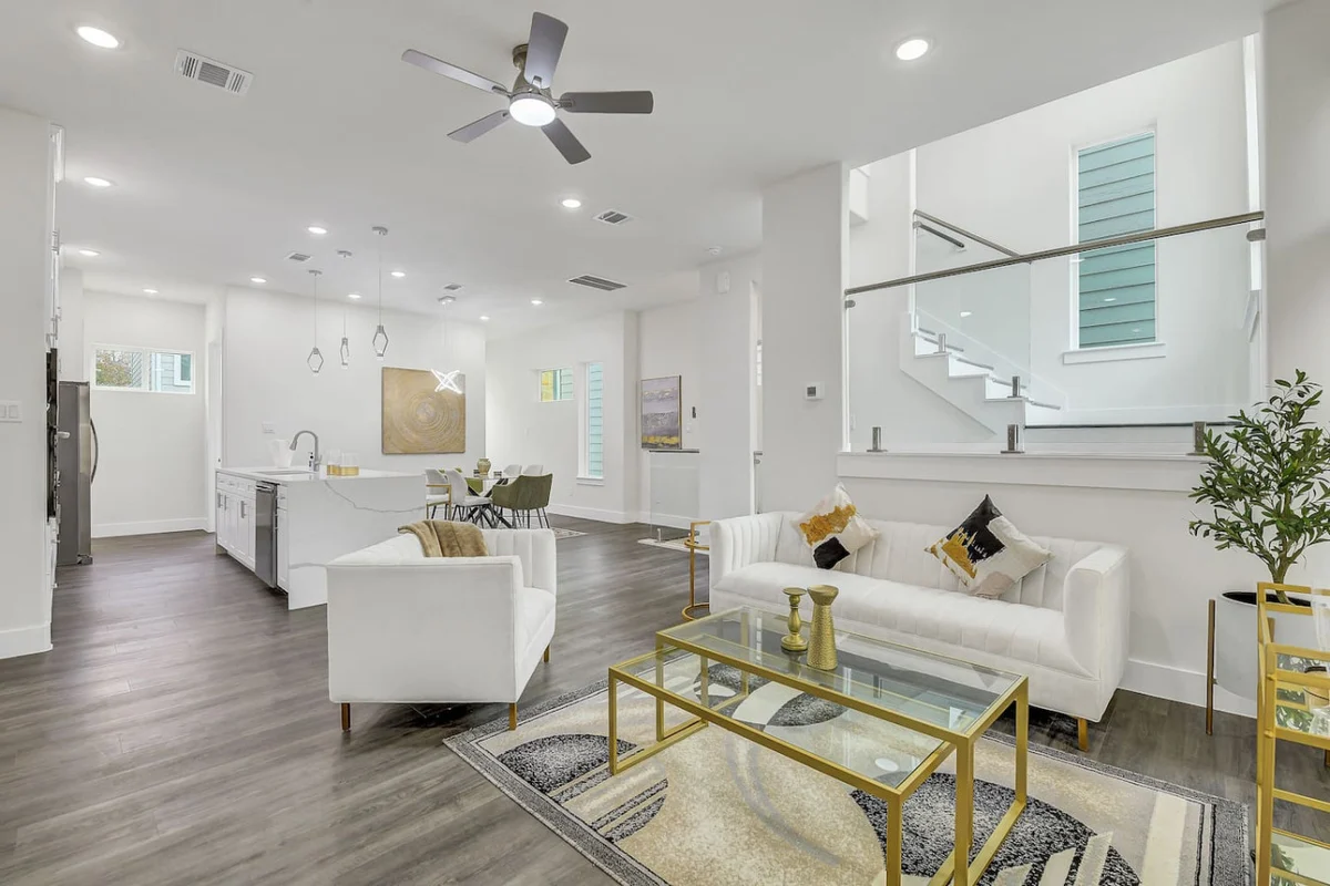 Luxe 3 BR w/ Garage + Patio, 5 min NRG & Med Ctr #20