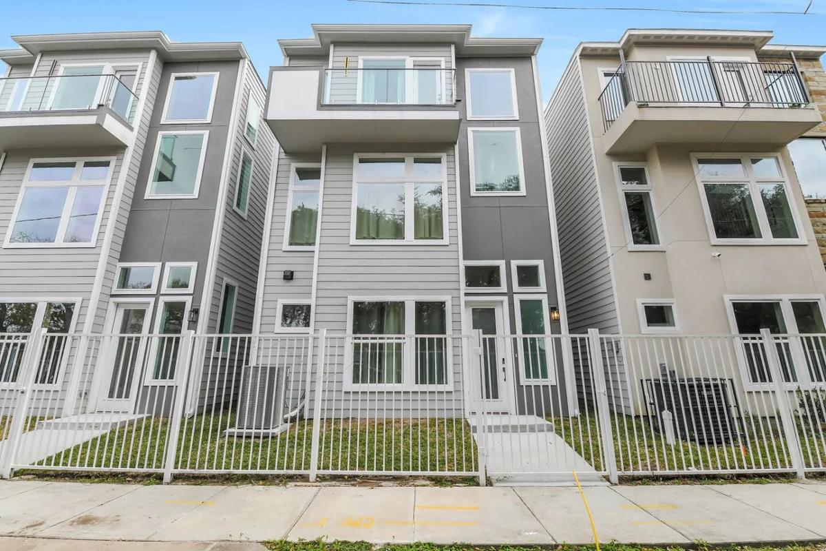 Luxe 3 BR w/ Garage + Patio, 5 min NRG & Med Ctr #11
