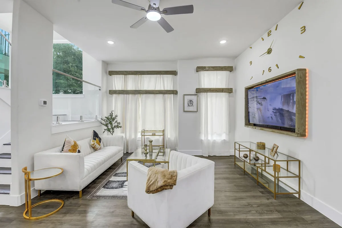 Luxe 3 BR w/ Garage + Patio, 5 min NRG & Med Ctr #9