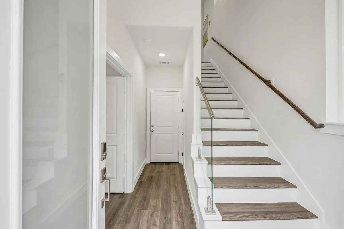 Luxe 3 BR w/ Garage + Patio, 5 min NRG & Med Ctr #22