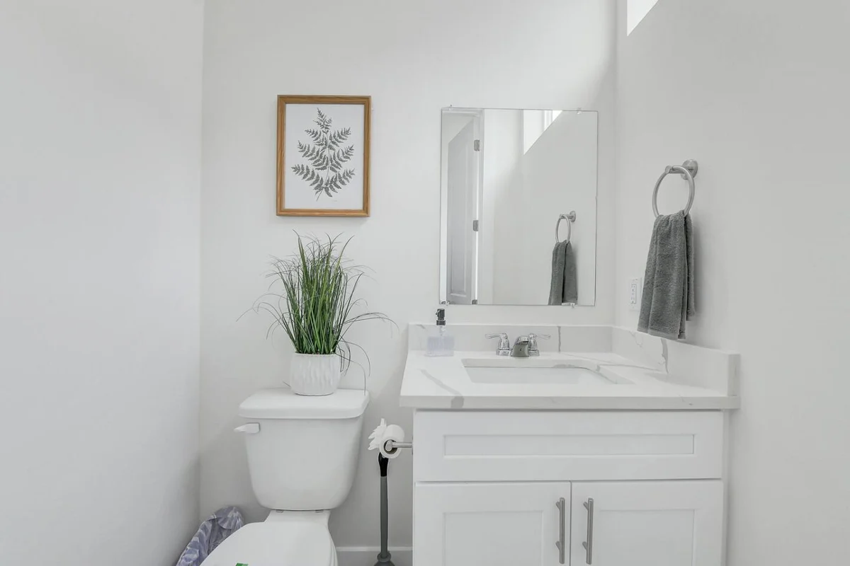 Luxe 3 BR w/ Garage + Patio, 5 min NRG & Med Ctr #4