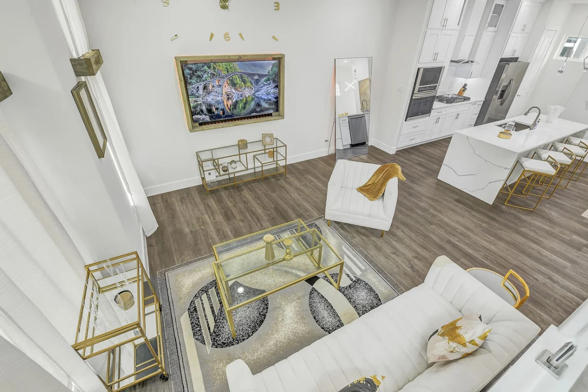Luxe 3 BR w/ Garage + Patio, 5 min NRG & Med Ctr #27
