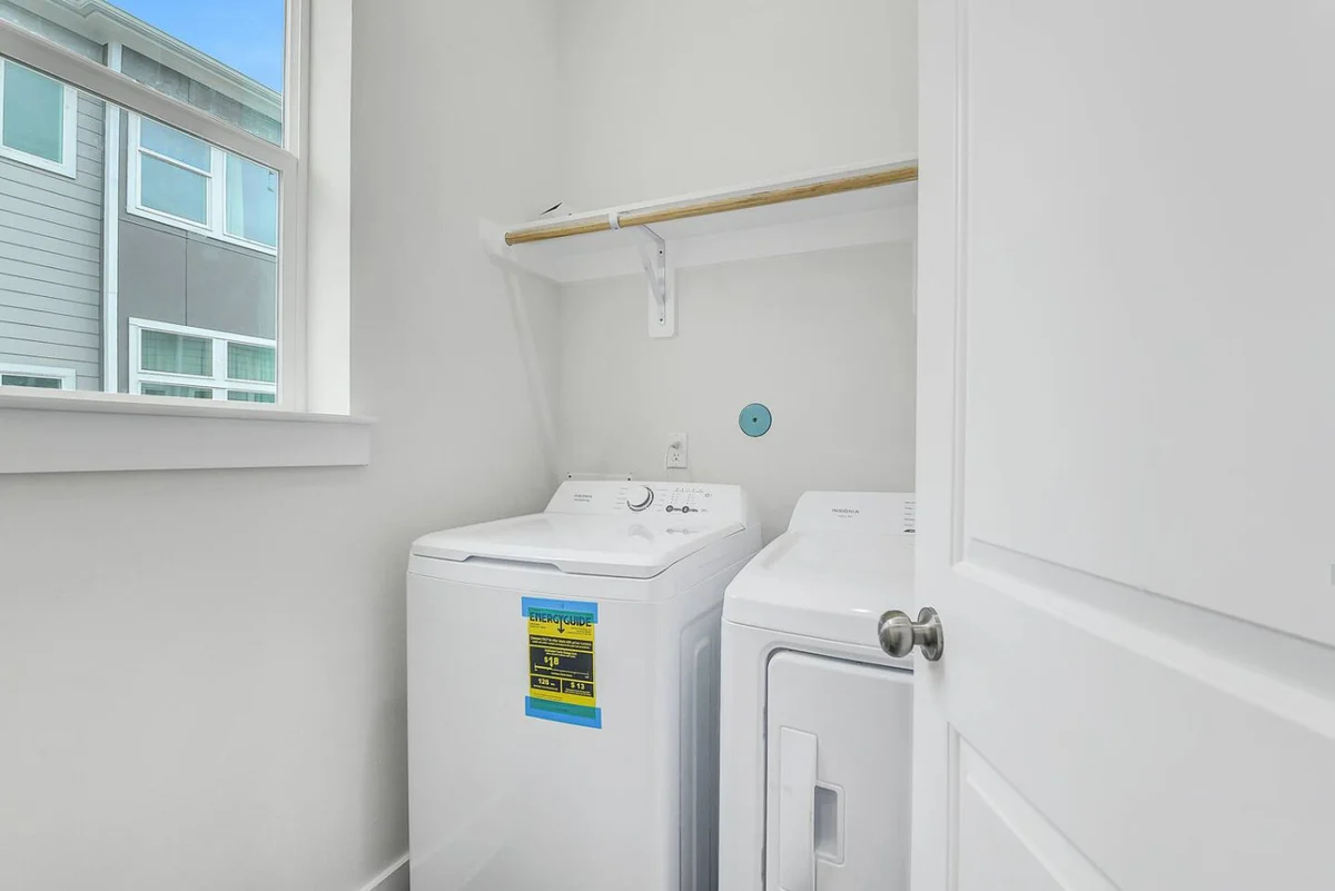 Luxe 3 BR w/ Garage + Patio, 5 min NRG & Med Ctr #5