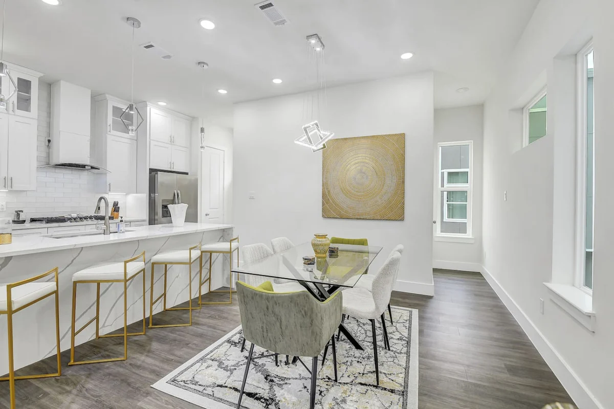 Luxe 3 BR w/ Garage + Patio, 5 min NRG & Med Ctr #23