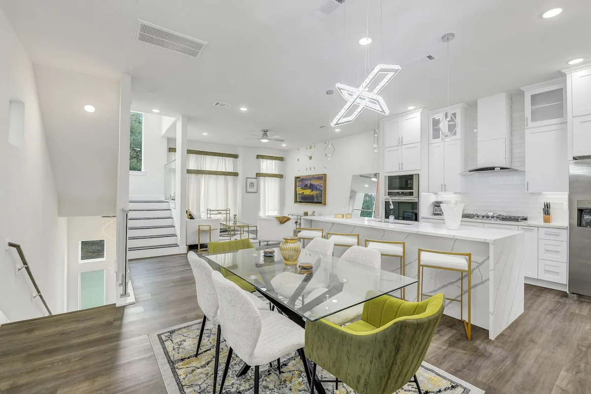 Luxe 3 BR w/ Garage + Patio, 5 min NRG & Med Ctr #26