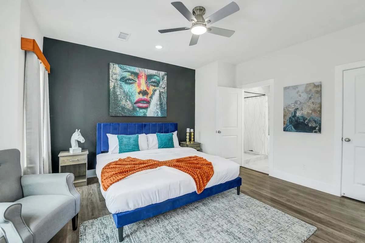 Luxe 3 BR w/ Garage + Patio, 5 min NRG & Med Ctr #13