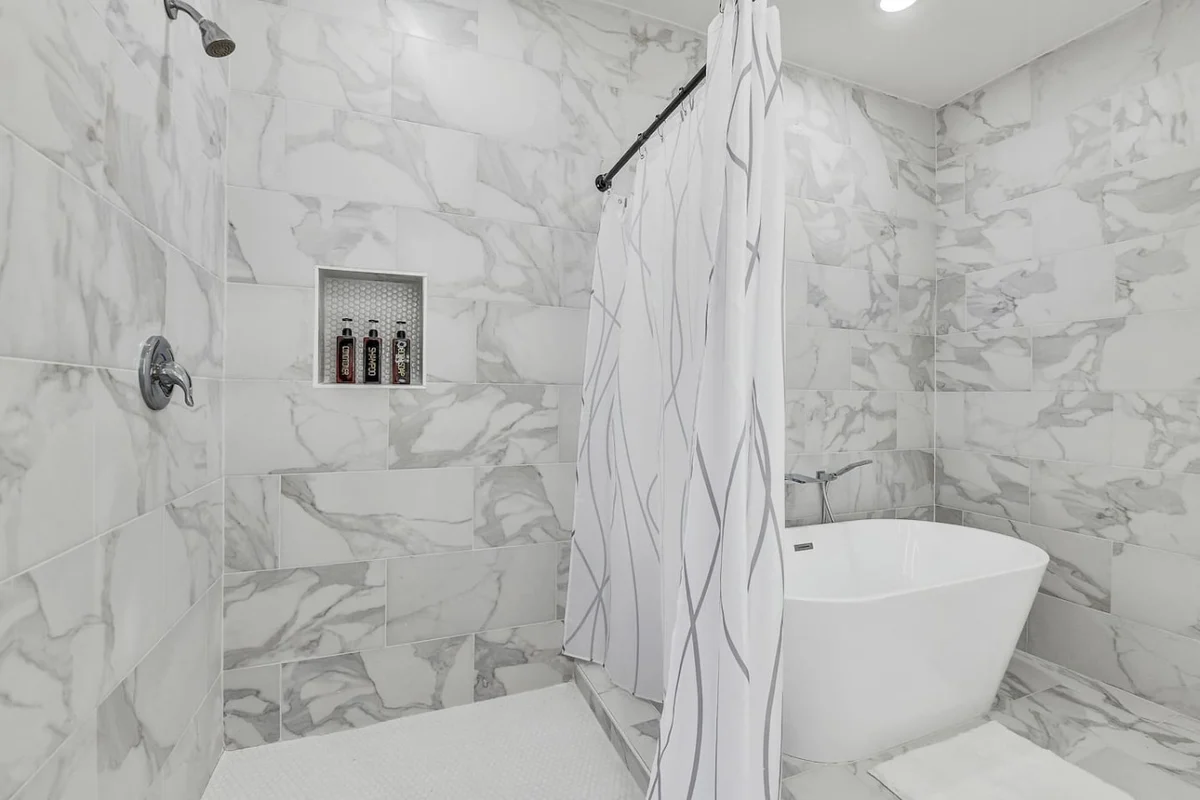 Luxe 3 BR w/ Garage + Patio, 5 min NRG & Med Ctr #15