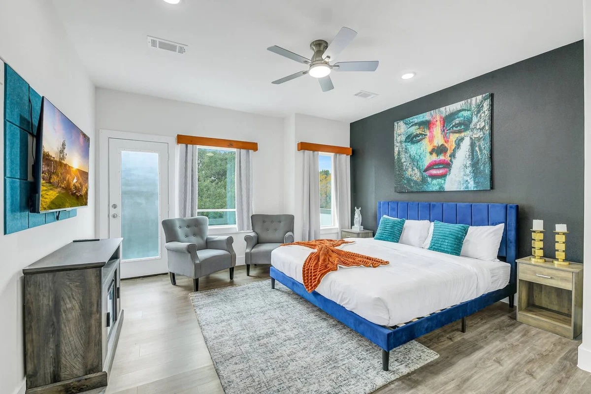 Luxe 3 BR w/ Garage + Patio, 5 min NRG & Med Ctr #16