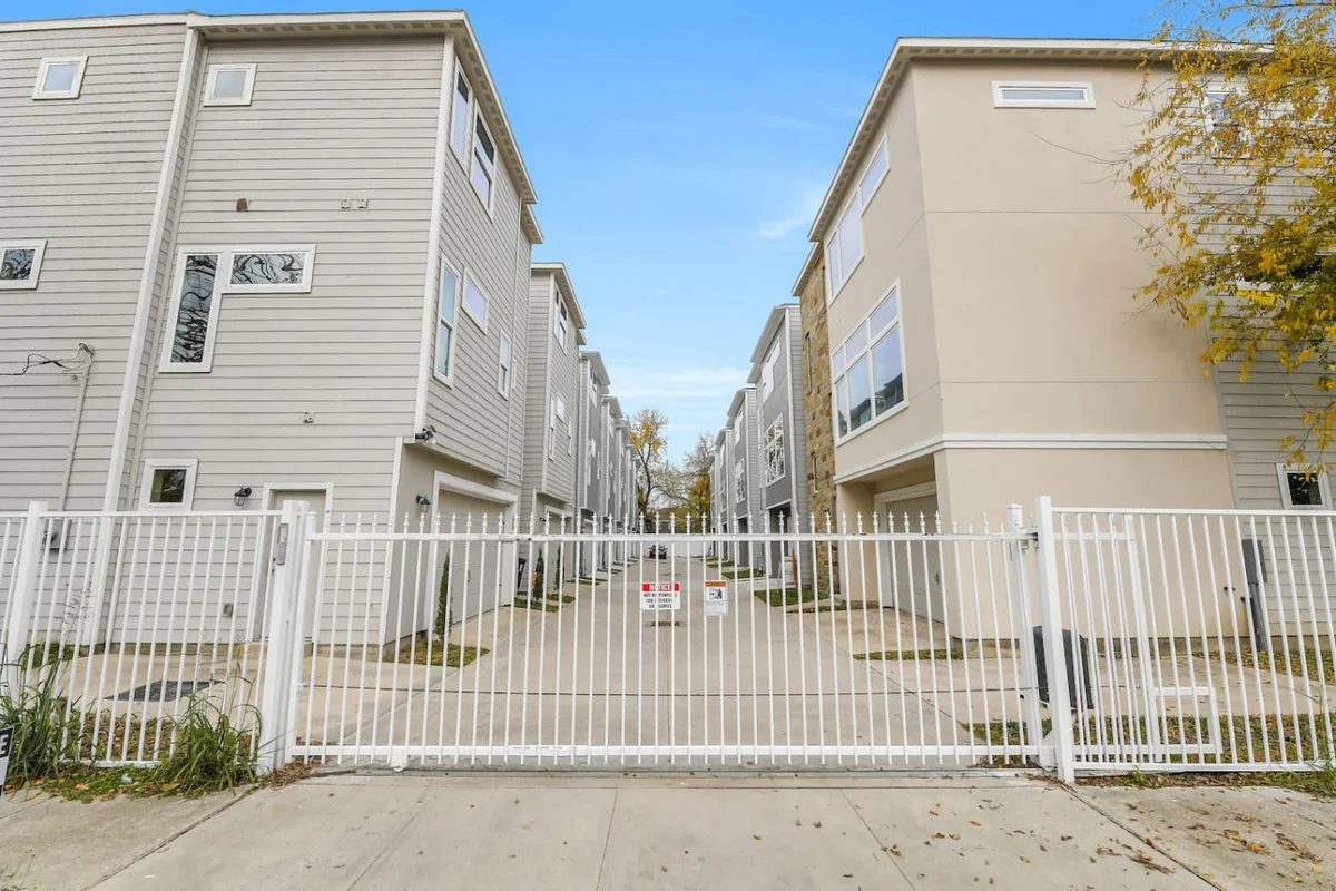 Luxe 3 BR w/ Garage + Patio, 5 min NRG & Med Ctr #21