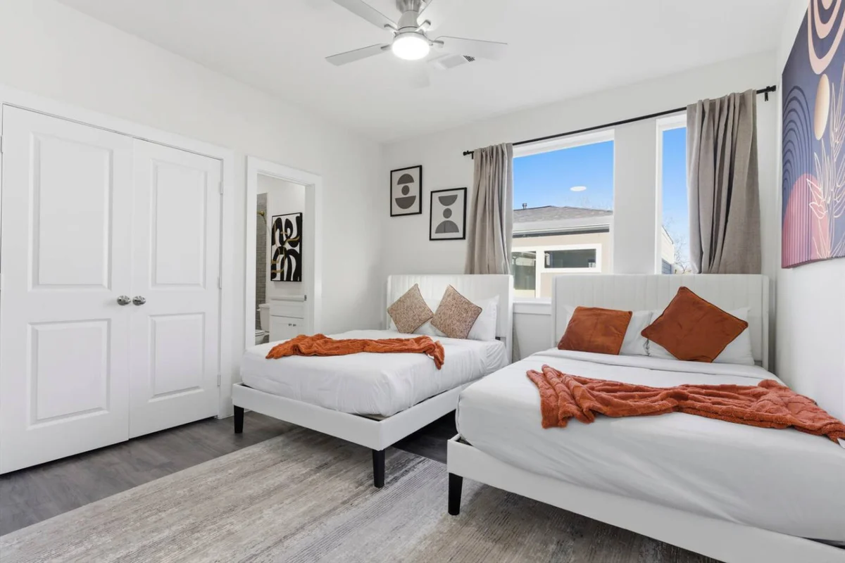 Luxury 3BR w/ Patio + Garage, Near NRG, Med Center #28
