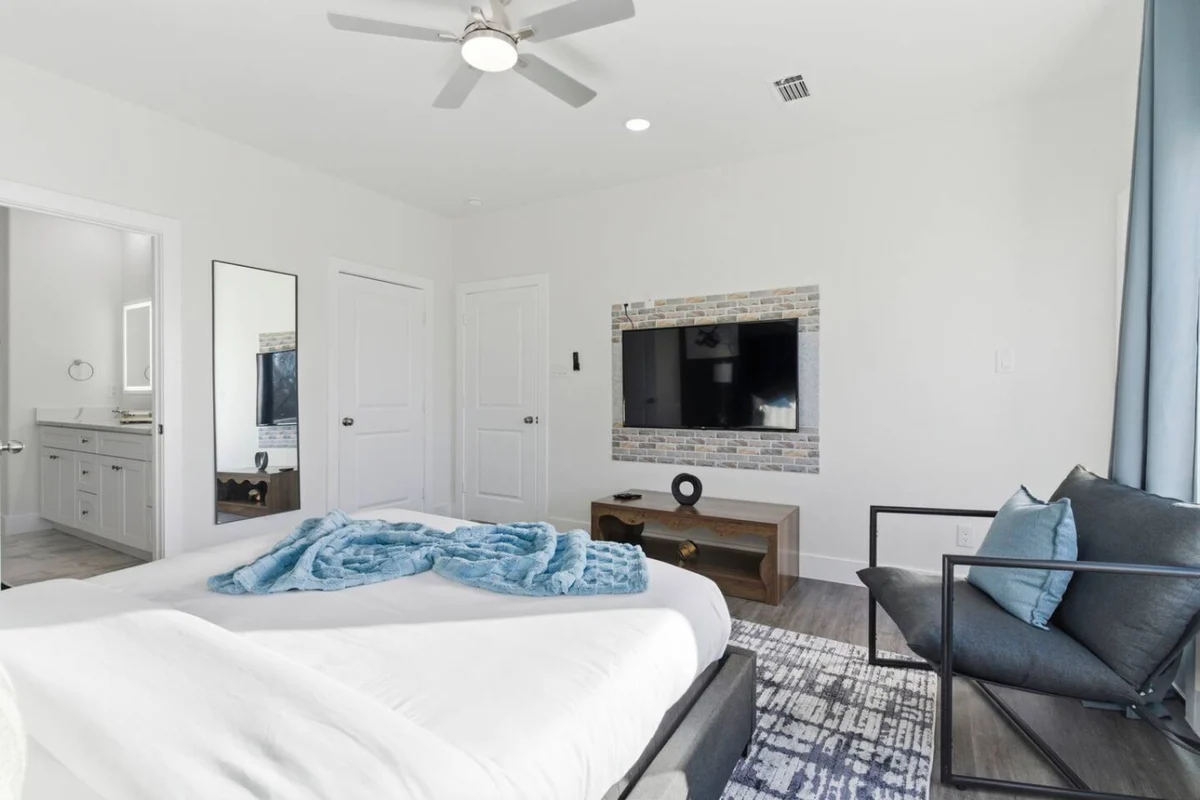 Luxury 3BR w/ Patio + Garage, Near NRG, Med Center #34
