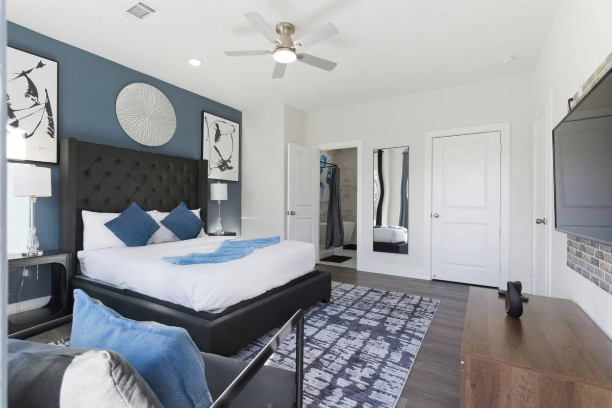 Luxury 3BR w/ Patio + Garage, Near NRG, Med Center #56