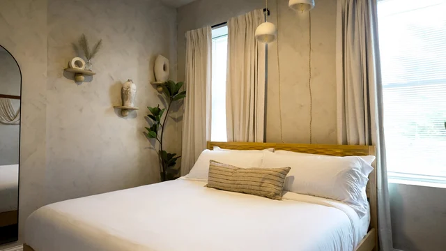 Bedroom 6 image 1