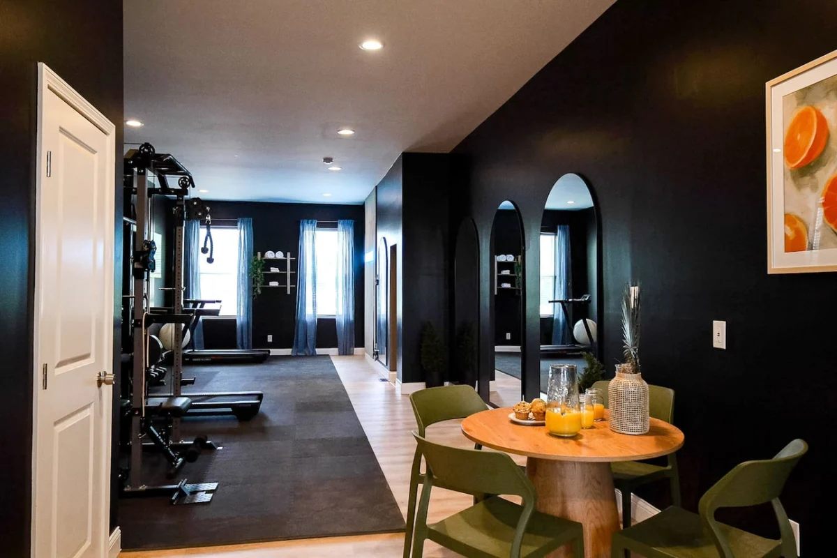 StayAtlas Retreat w/ Pool, Gym, Sauna, Games, BBQ #68