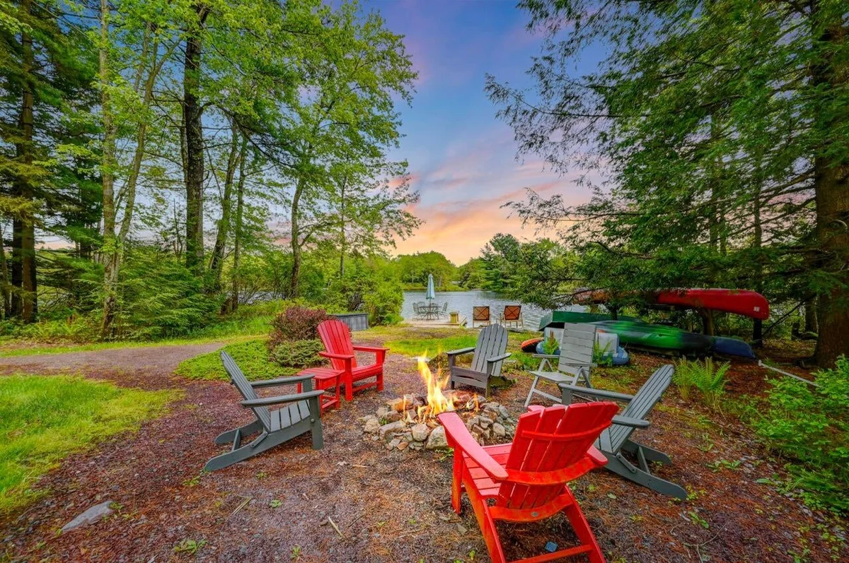 LAKESIDE ON LAKE NAOMI - boats, hot tub, beach, dock. Dogs OK #53