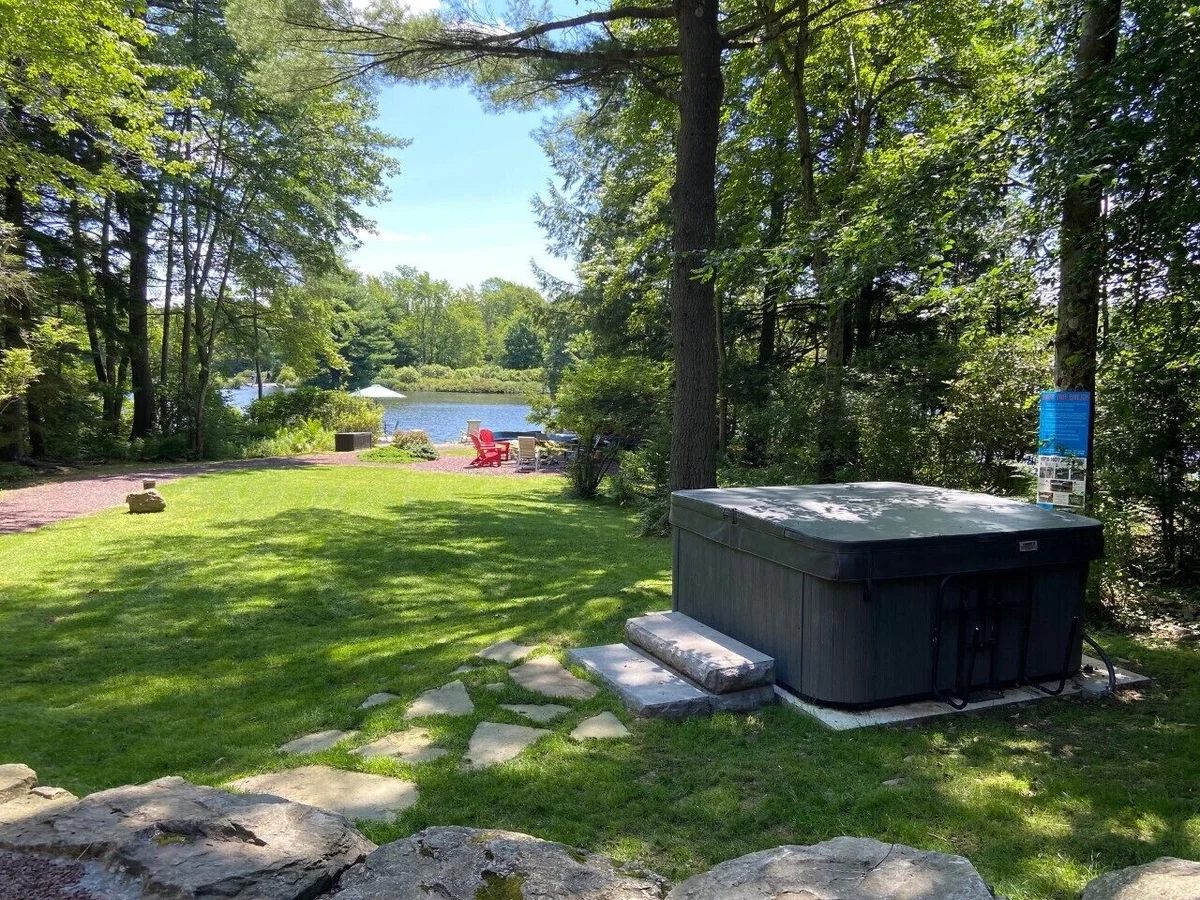 LAKESIDE ON LAKE NAOMI - boats, hot tub, beach, dock. Dogs OK #17