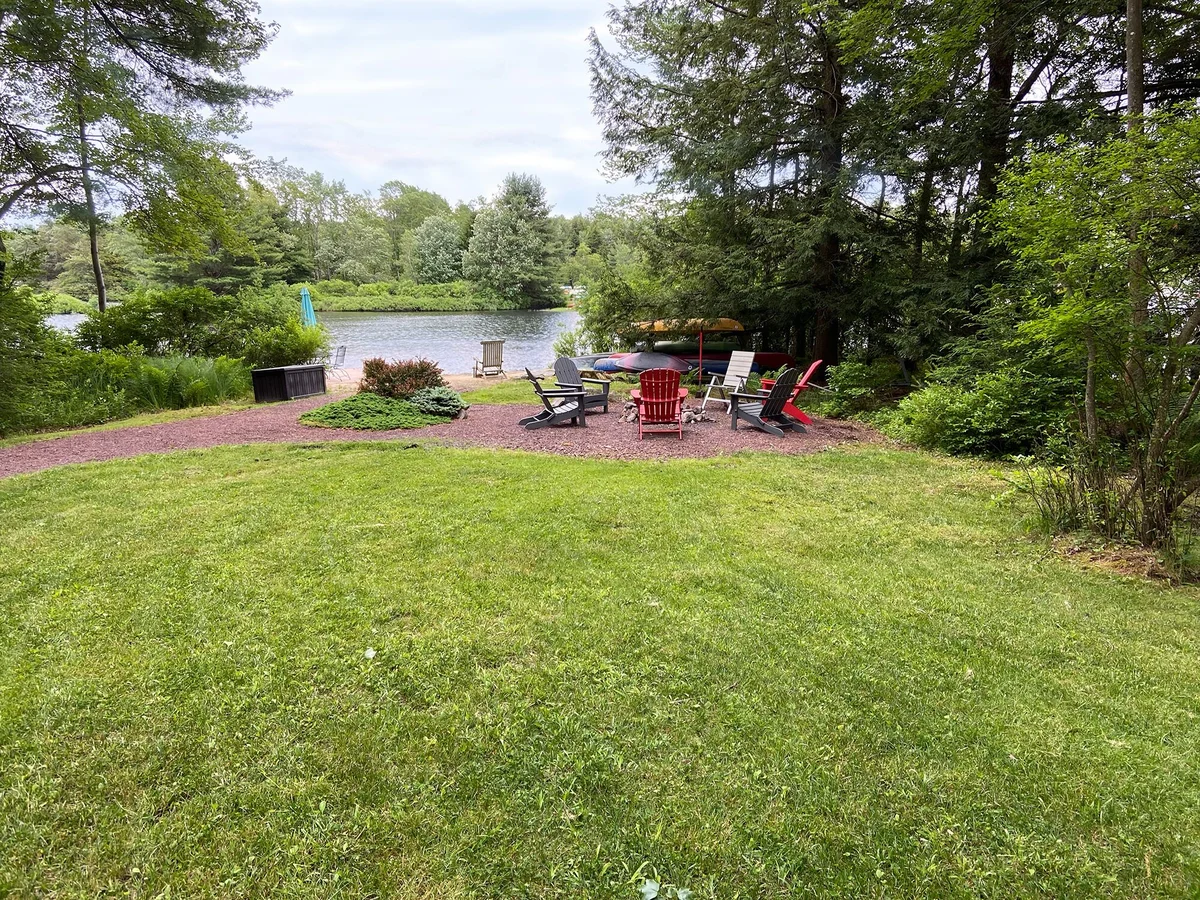 LAKESIDE ON LAKE NAOMI - boats, hot tub, beach, dock. Dogs OK #37
