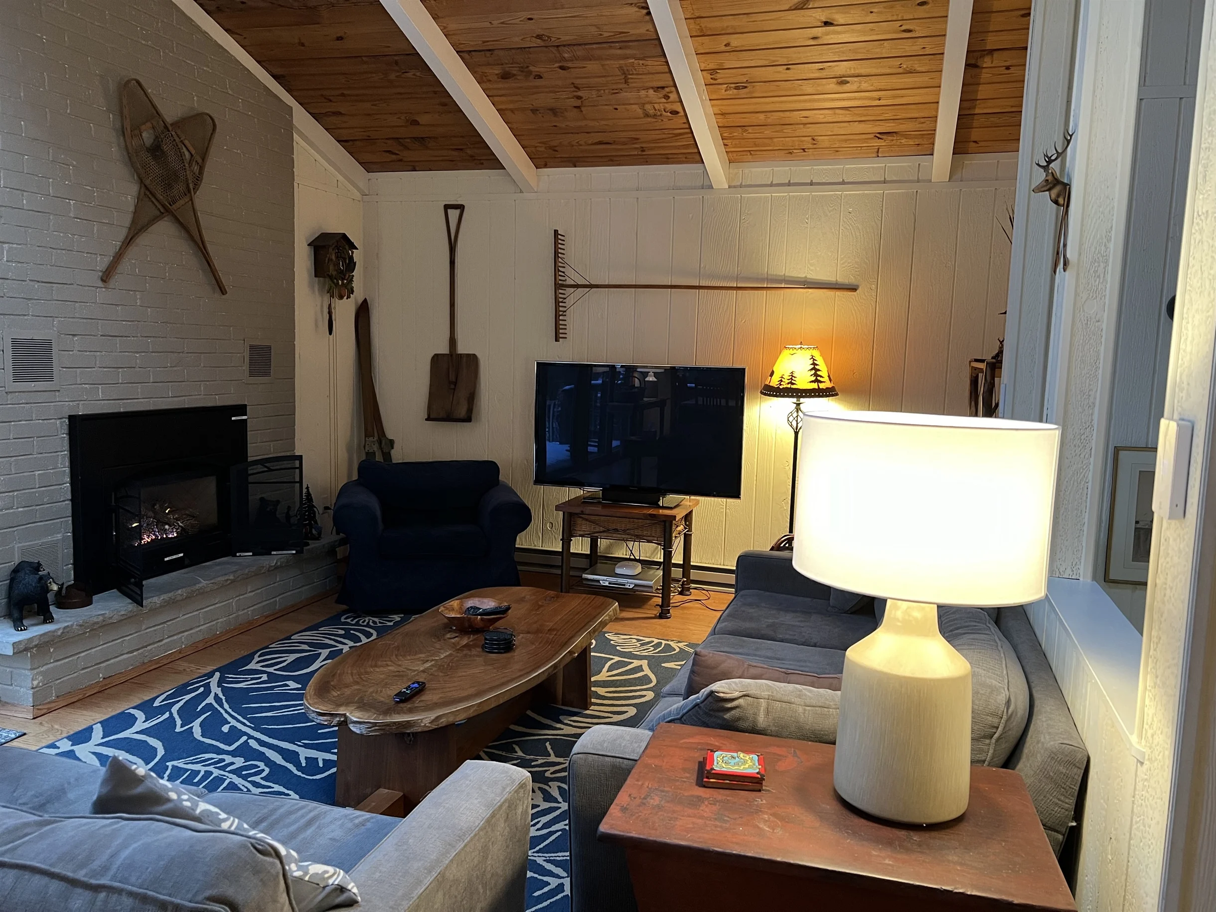 LAKESIDE ON LAKE NAOMI - boats, hot tub, beach, dock. Dogs OK #36