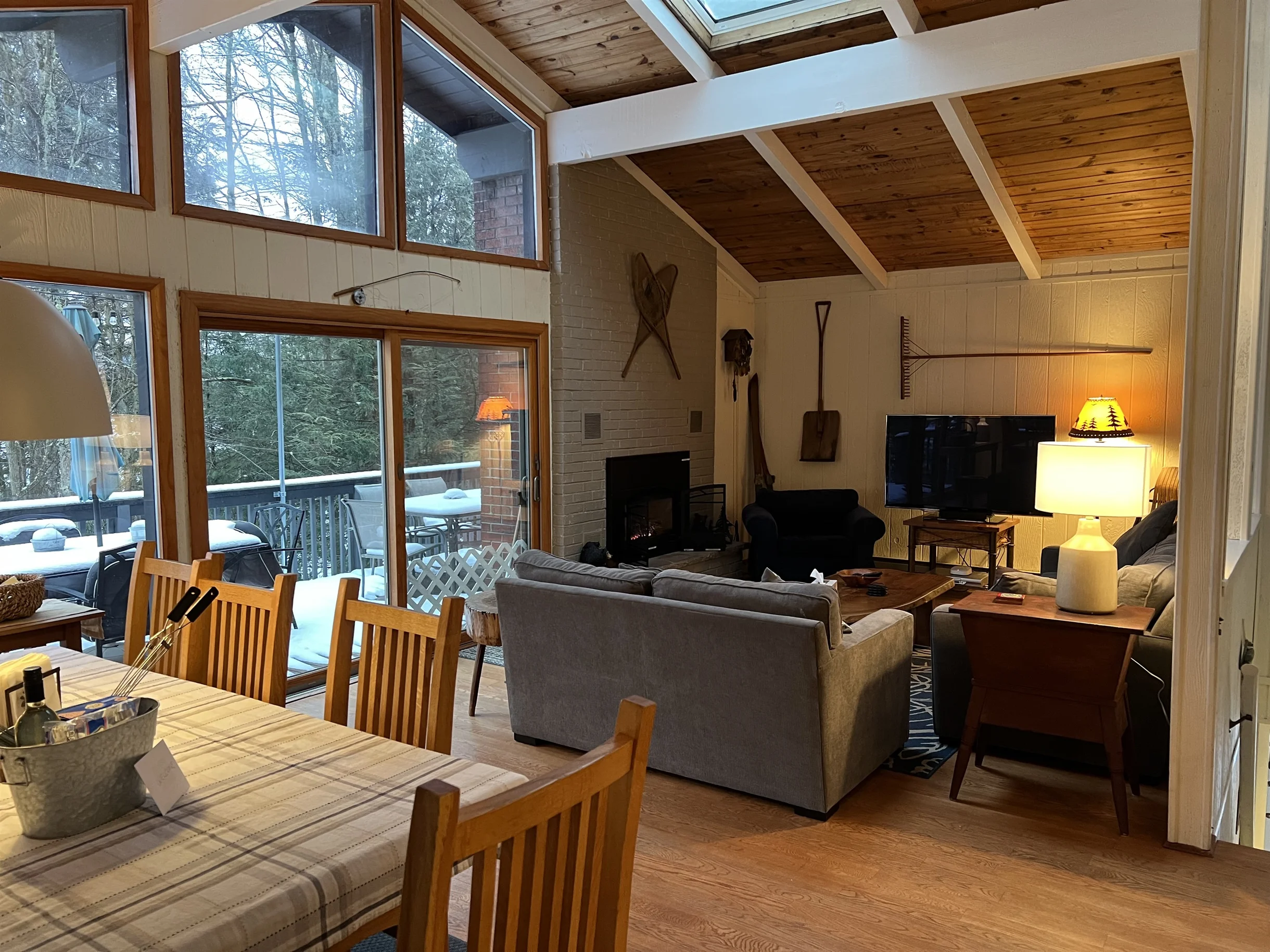 LAKESIDE ON LAKE NAOMI - boats, hot tub, beach, dock. Dogs OK #42