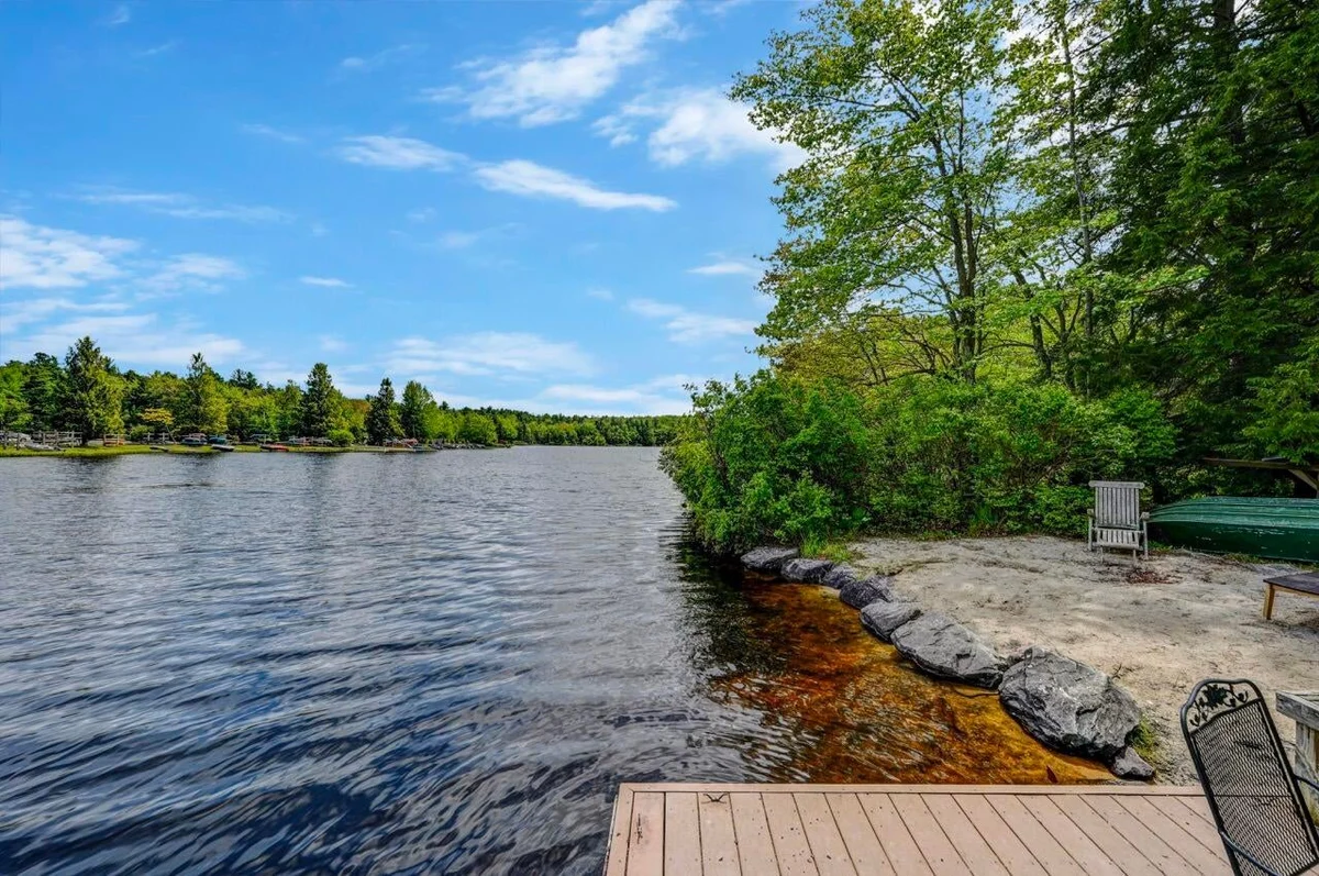 LAKESIDE ON LAKE NAOMI - boats, hot tub, beach, dock. Dogs OK #39
