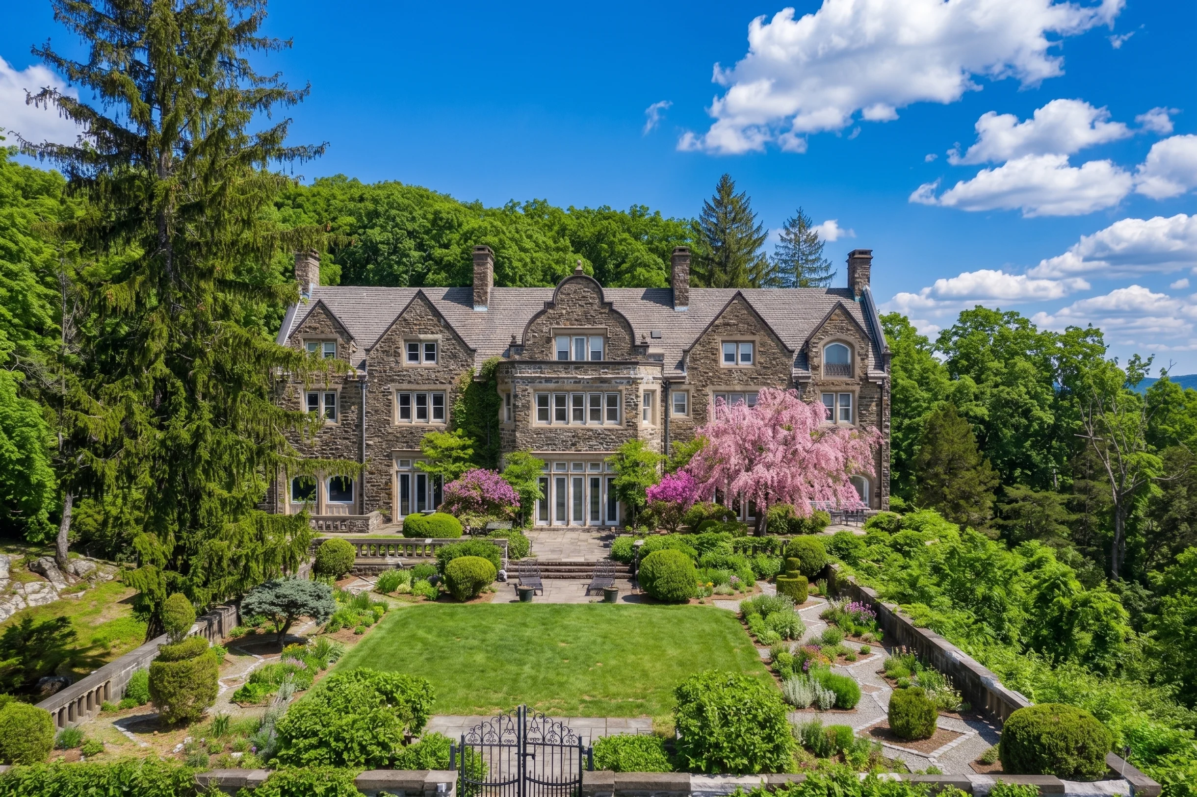 Home in Tuxedo Park property photo 1