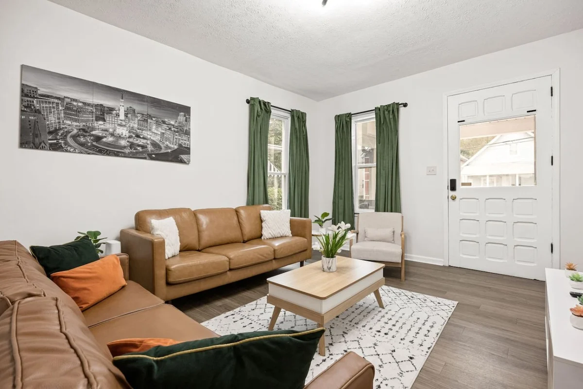 Home in Indianapolis property photo 3