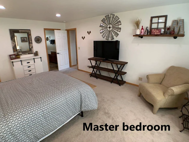 BEDROOM image 1