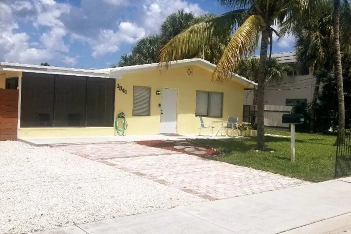 Home in Deerfield Beach property photo 2