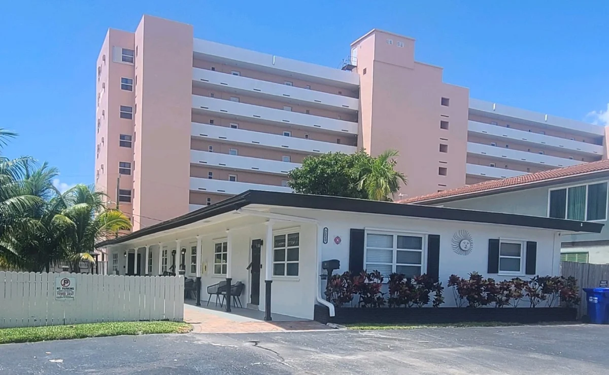 Home in Pompano Beach property photo 2