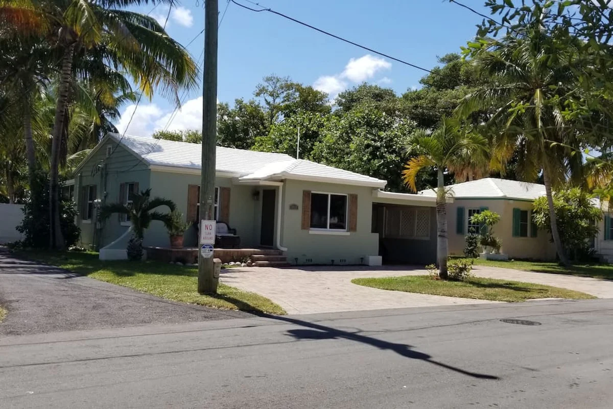 Home in Deerfield Beach property photo 2