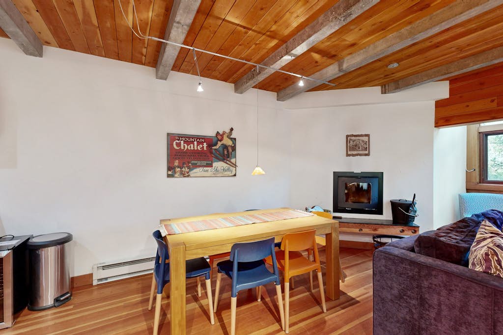 Modern Mountain Escape property photo 2