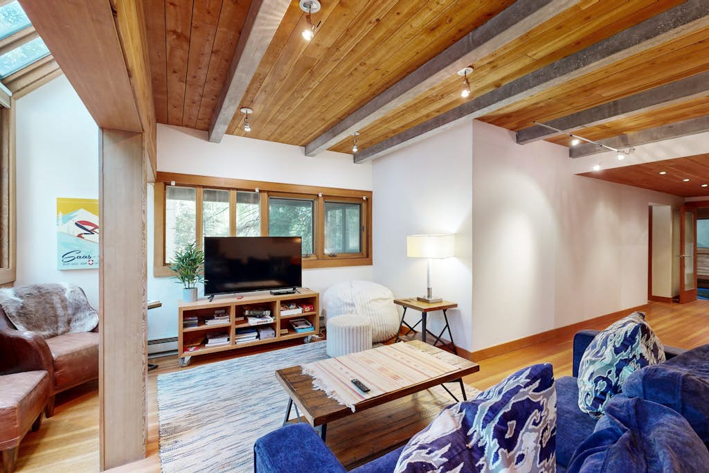 Modern Mountain Escape property photo 4