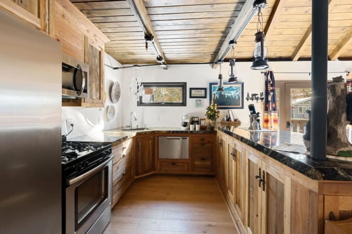 Dream Catcher| Modern Rustic, Hot Tub & EV #159