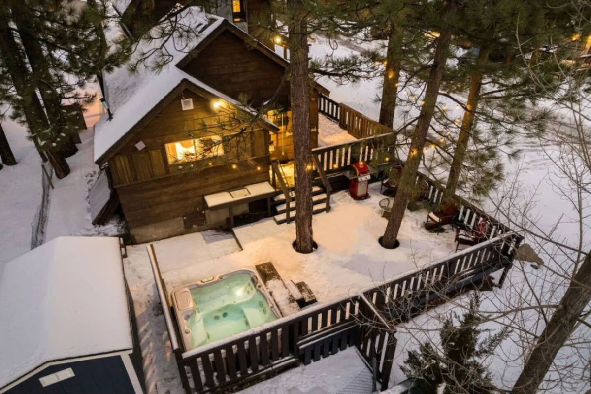 Dream Catcher| Modern Rustic, Hot Tub & EV #173