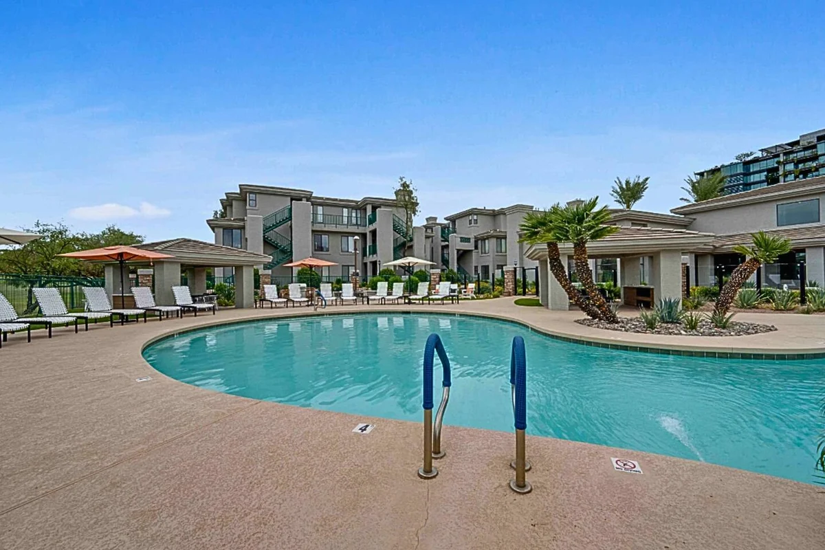 Condo in Scottsdale property photo 2