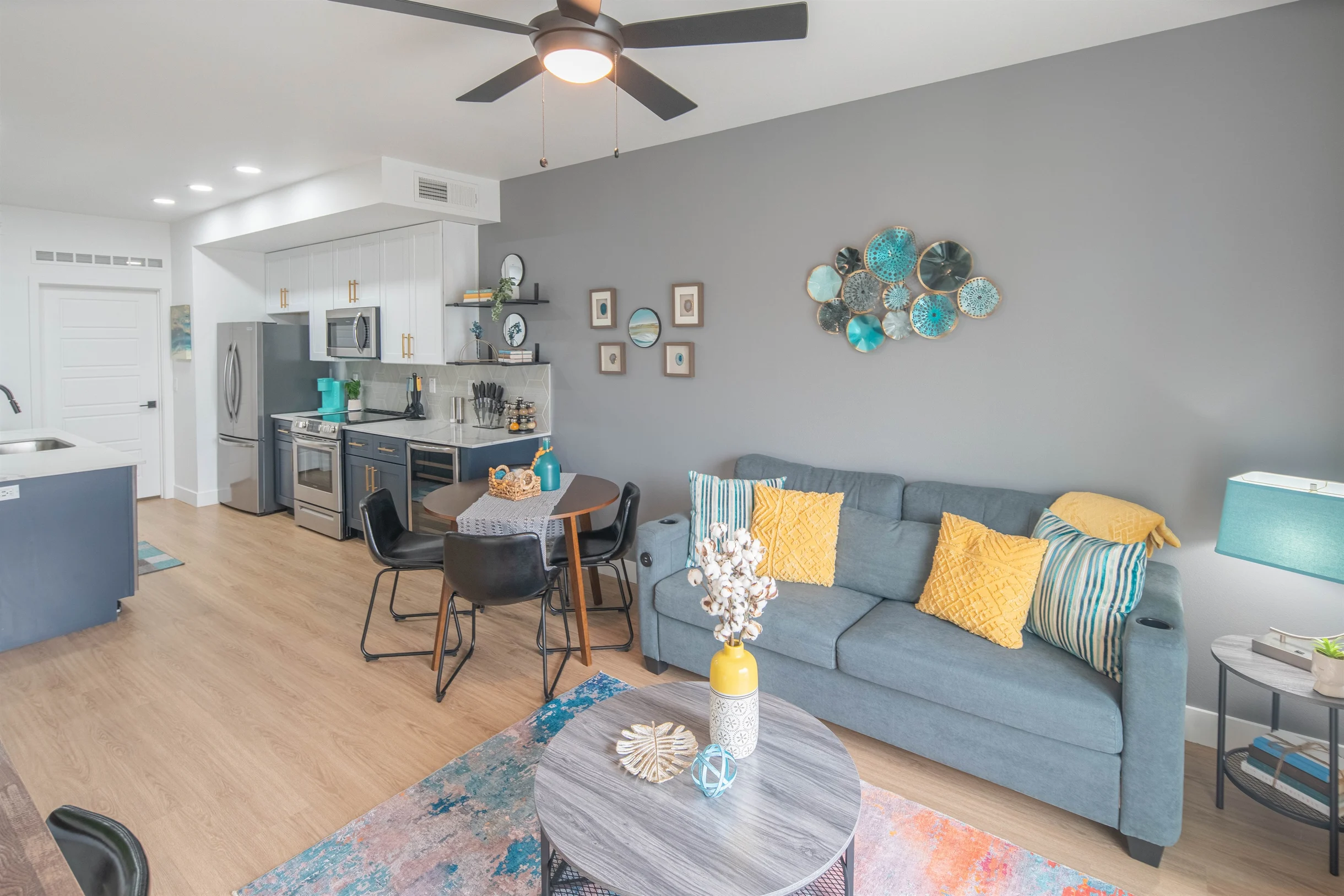 Condo in Phoenix property photo 2