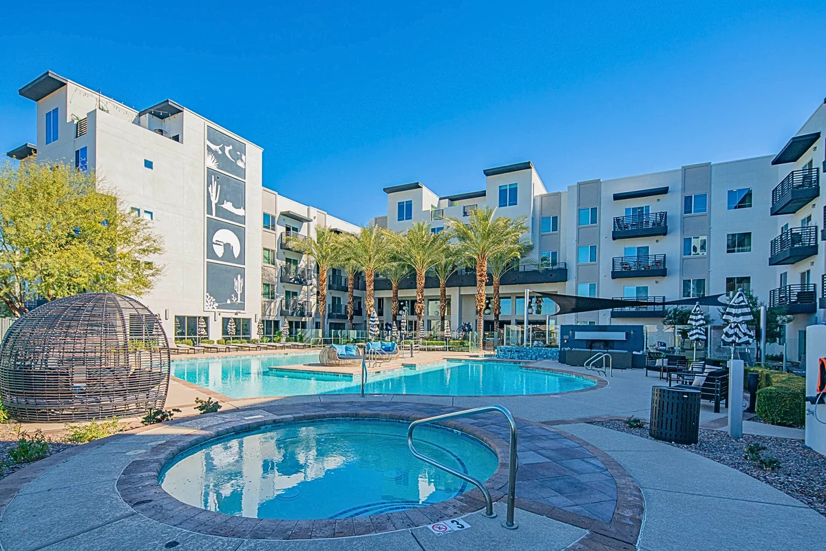 Condo in Phoenix property photo 3