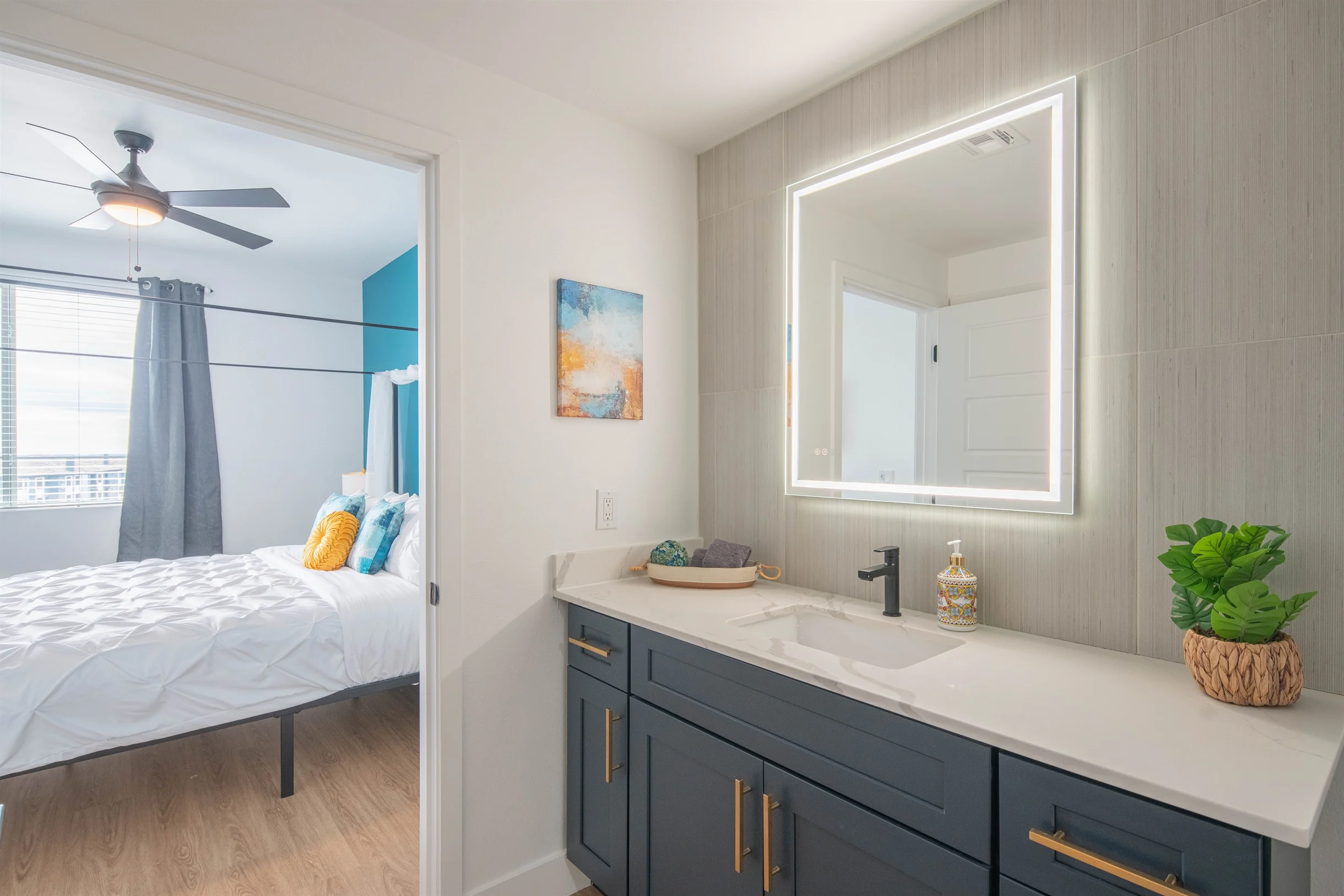 Condo in Phoenix property photo 2