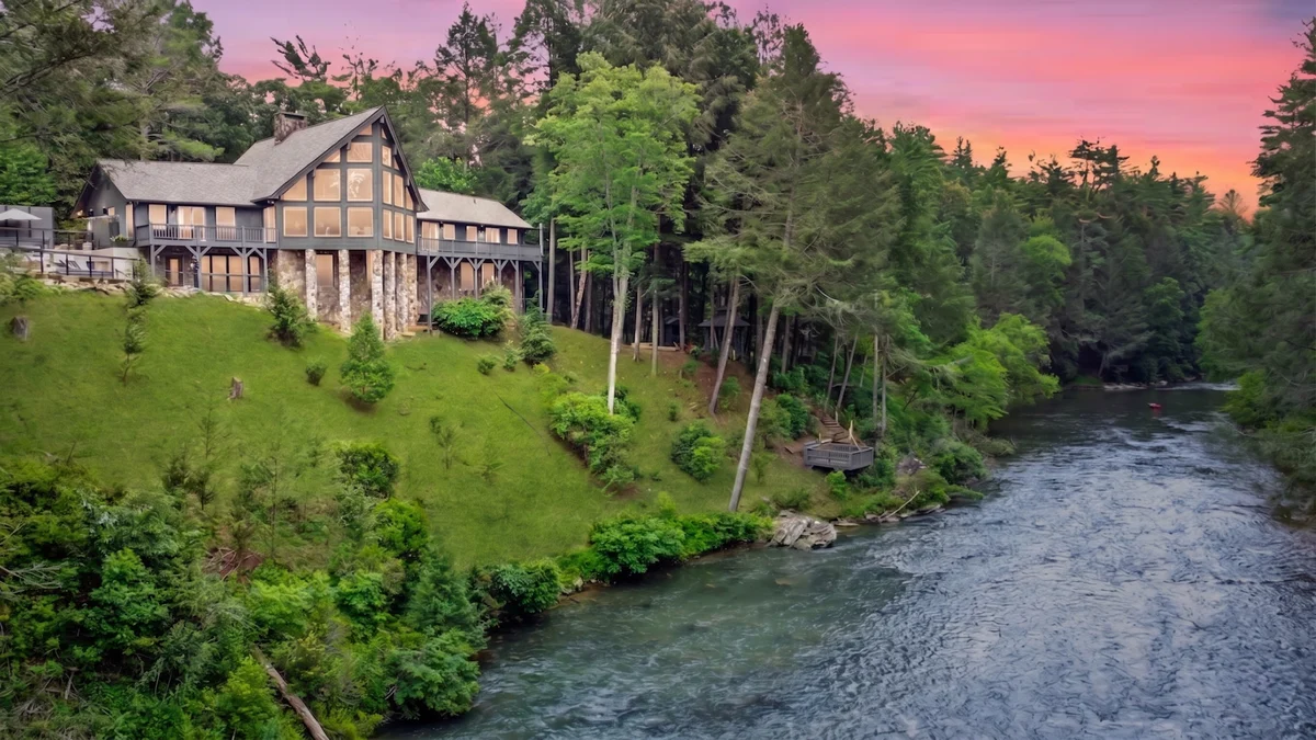 Toccoa Riverside Retreat #162
